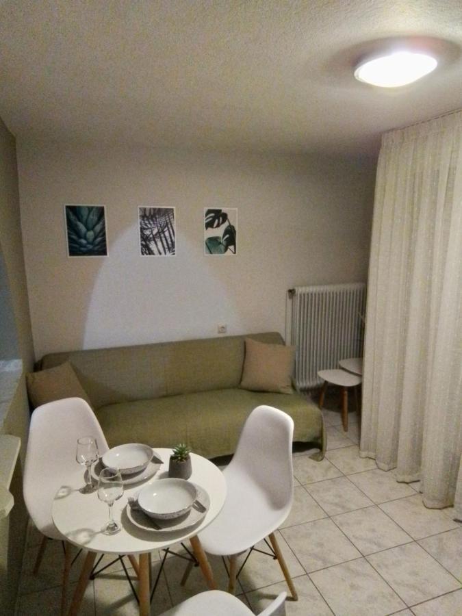 George House Apartment Larissa Bagian luar foto